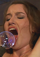 Amateur Hottie Tries Electricity With Isis Love