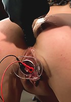 Q: Who thinks the smell of chain is hot?