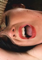 Sybil Hawthorne: Retro Beauty LOVES pain to get off