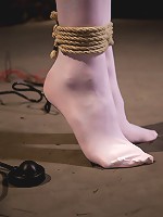 Cute Local Model Cums Hard from Electricity Pulsing Through her Clit